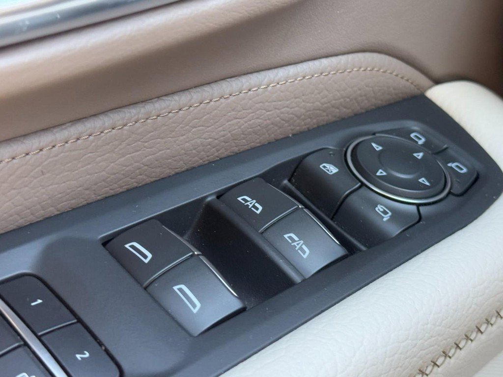 Used 2024 GMC Yukon XL Denali w/ Advanced Technology Package image 24