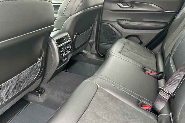 New 2025 Jeep Grand Cherokee Altitude AWD/4WD image 9