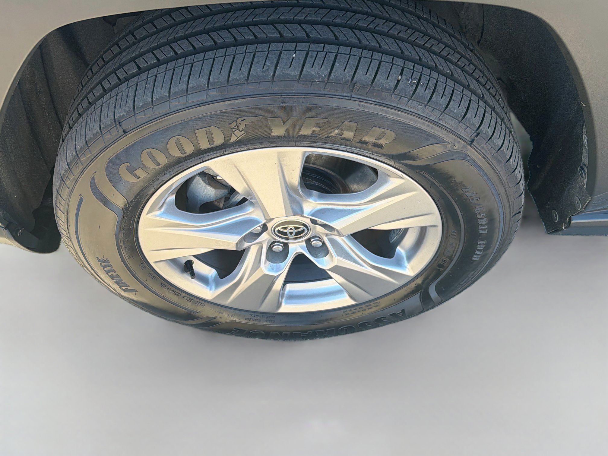 Used 2022 Toyota RAV4 XLE w/ Convenience Package FWD image 31