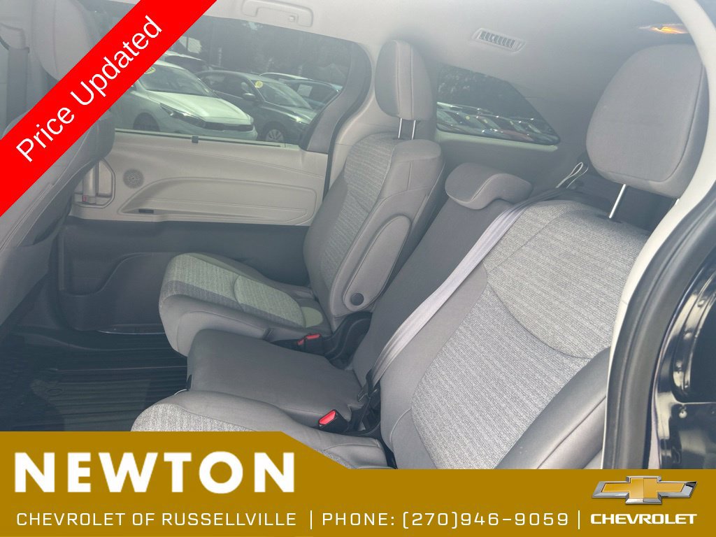 Used 2022 Toyota Sienna LE FWD image 32