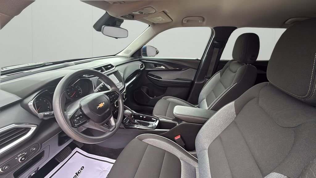 Used 2023 Chevrolet TrailBlazer LT FWD image 32
