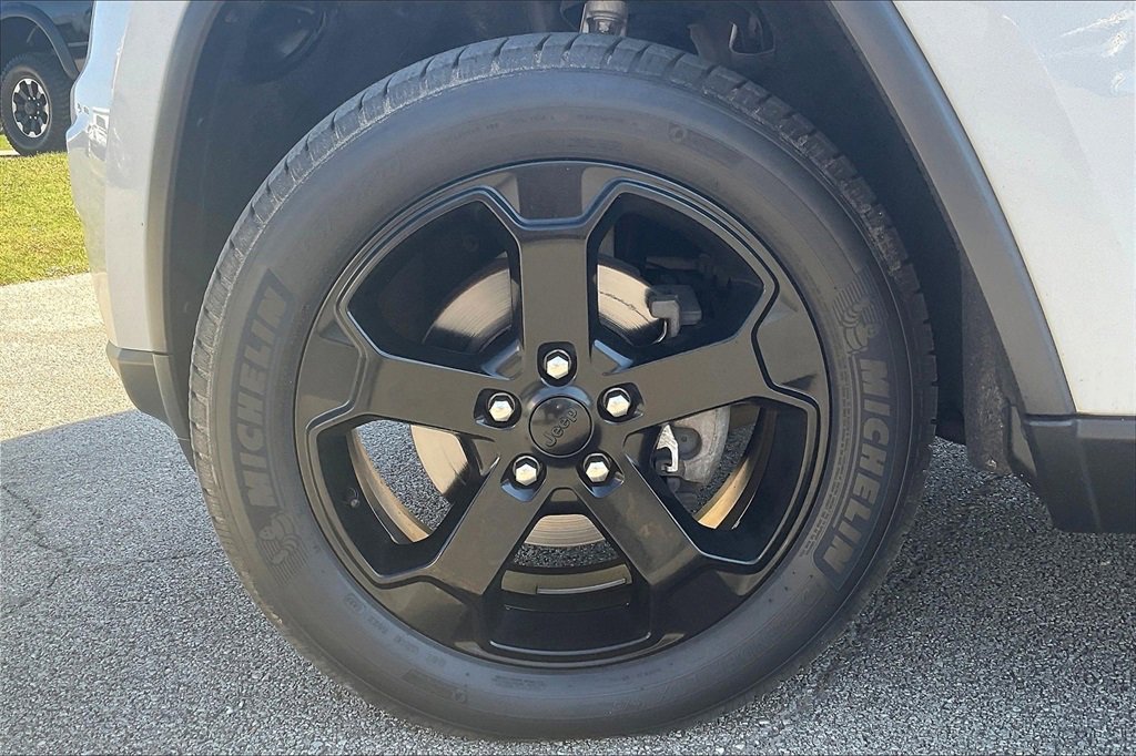 Used 2019 Jeep Grand Cherokee Laredo image 8