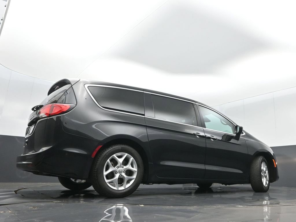 Used 2019 Chrysler Pacifica Touring Plus w/ Advanced Safetytec Group FWD image 35