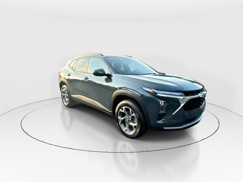New 2026 Chevrolet Trax LT w/ LT Convenience Package FWD image 2
