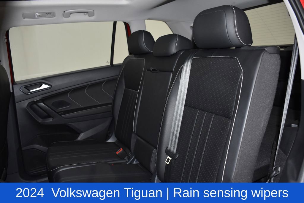 Used 2024 Volkswagen Tiguan SE image 28