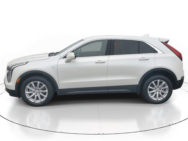 Certified 2022 Cadillac XT4 Luxury w/ Cold Weather Package image 2