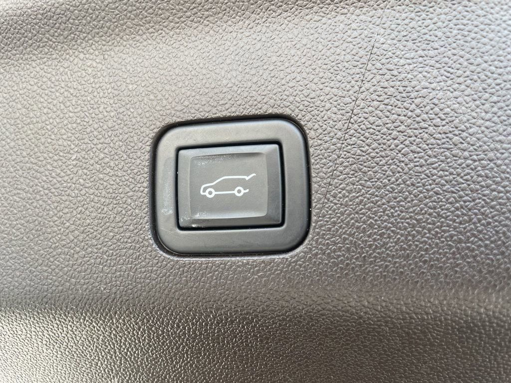 Used 2024 GMC Yukon XL Denali w/ Advanced Technology Package image 43