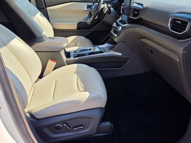 Used 2020 Ford Explorer Platinum w/ Premium Technology Package AWD/4WD image 18