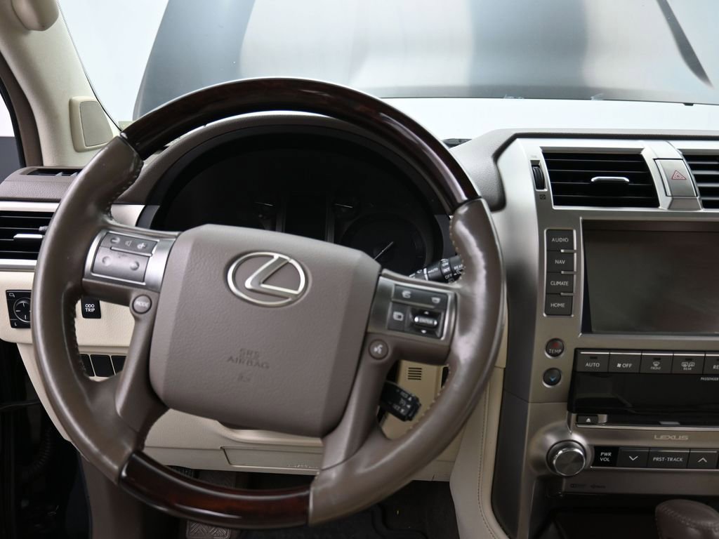 Used 2019 Lexus GX 460 Premium w/ Premium Package image 11