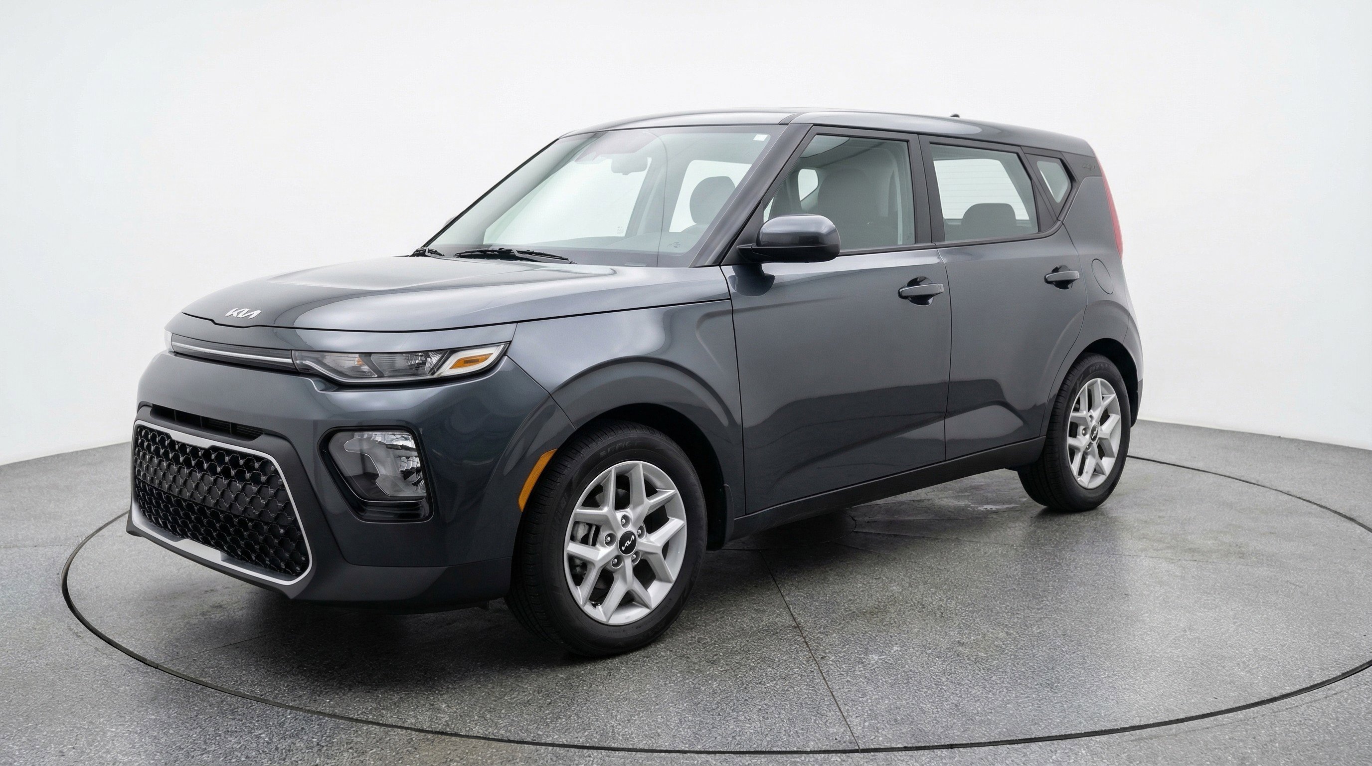 Used 2025 Kia Soul LX w/ LX Technology Package image 3