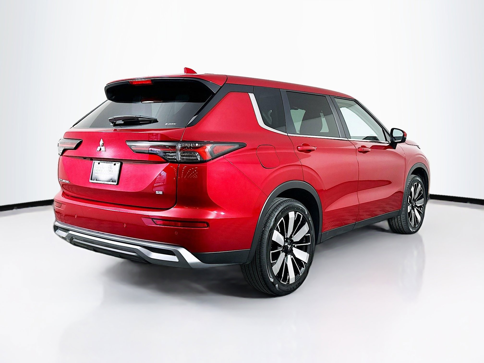 Used 2025 Mitsubishi Outlander SE image 9