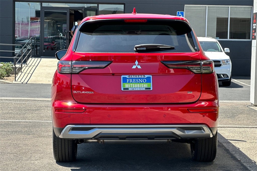 New 2025 Mitsubishi Outlander SE image 6