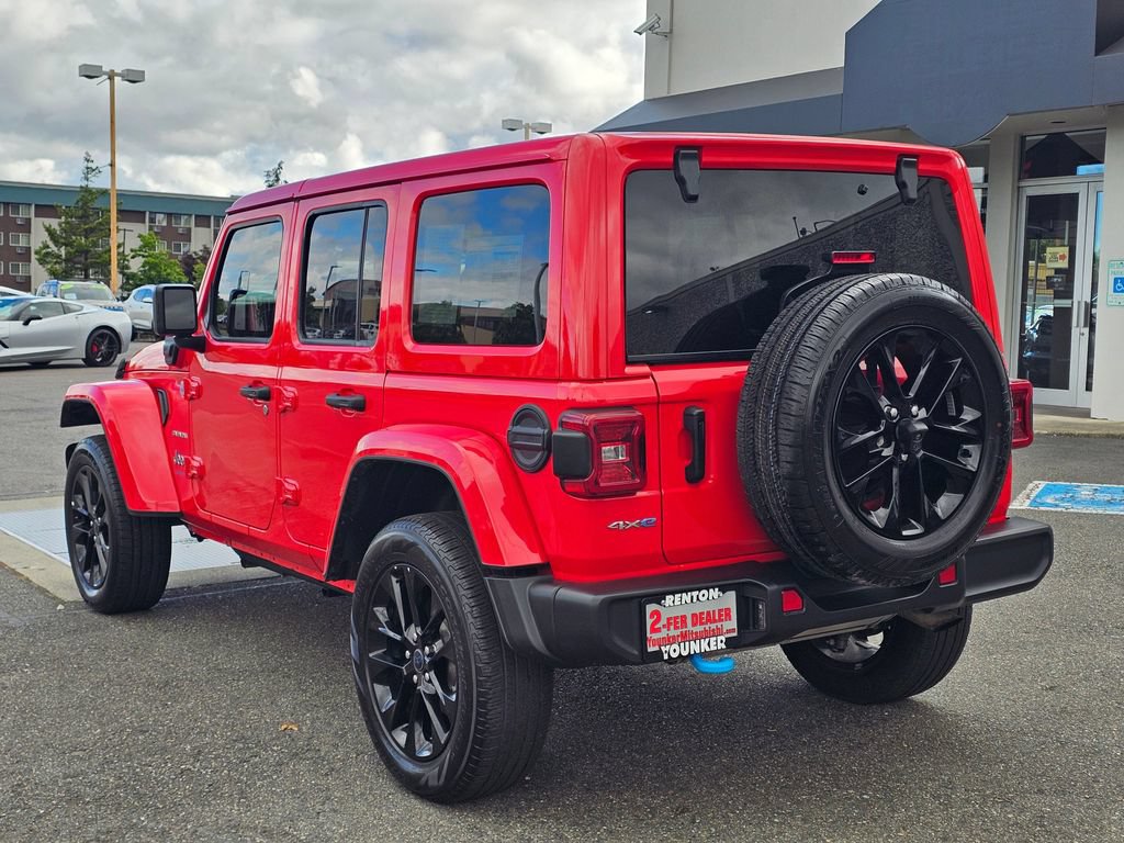 Used 2024 Jeep Wrangler Unlimited Sahara AWD/4WD image 7