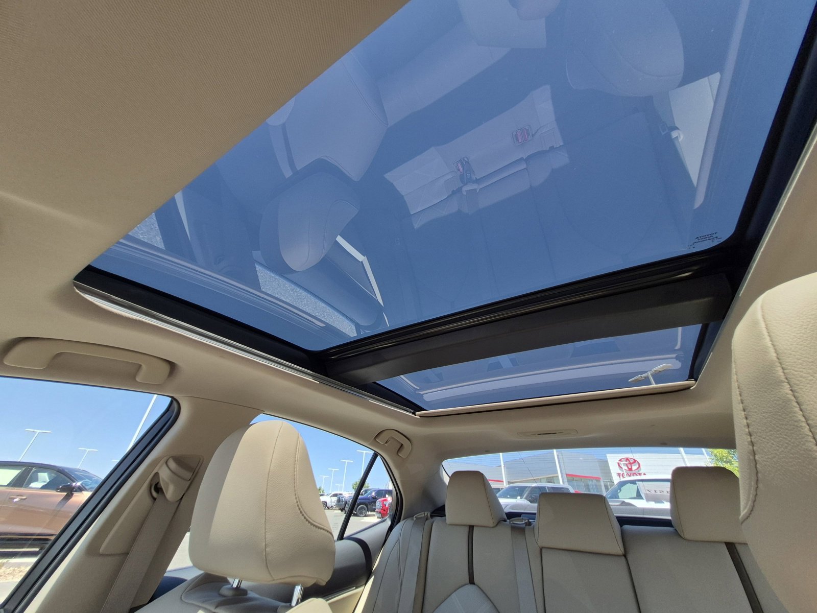 Used 2018 Toyota Camry XLE w/ Driver Assist Package FWD image 38