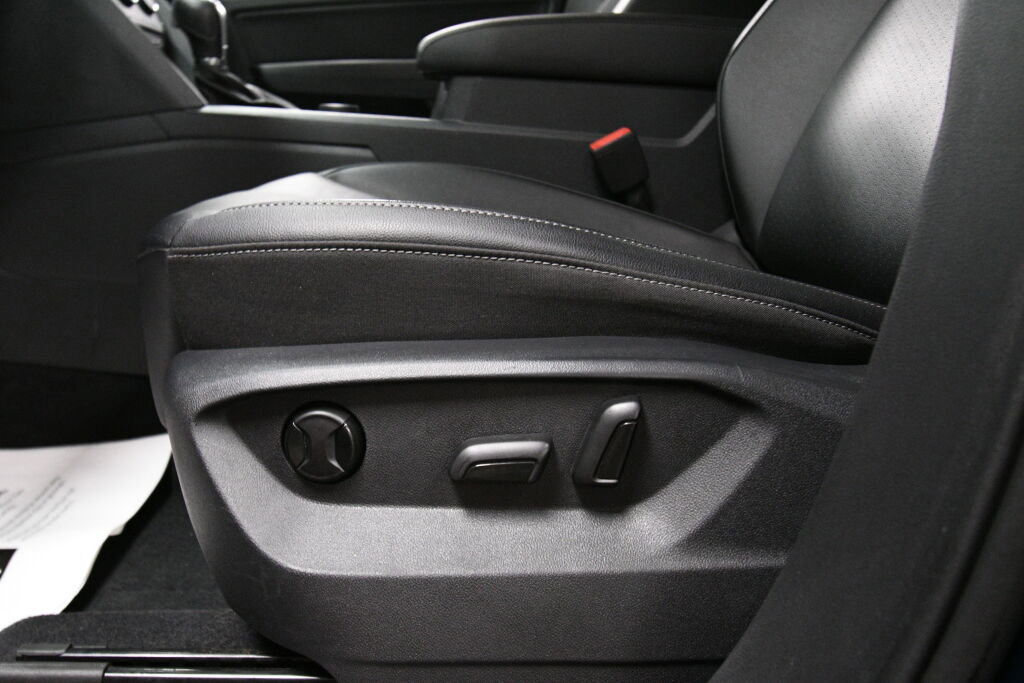 Used 2019 Volkswagen Atlas SE w/ Panoramic Sunroof Package image 11