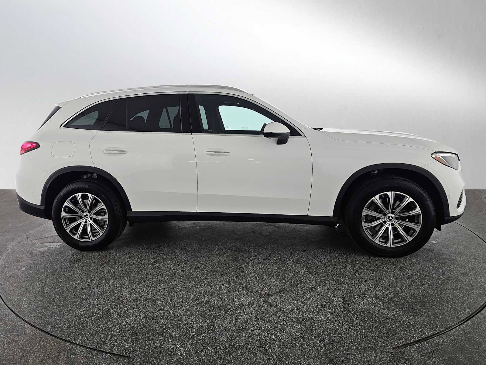Used 2026 Mercedes-Benz GLC 300 image 2