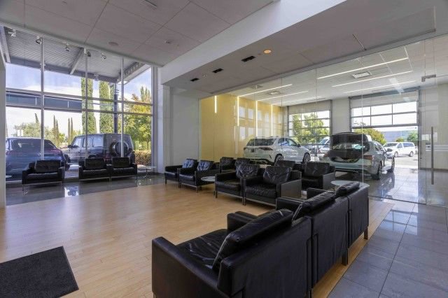 Used 2024 Mercedes-Benz EQB 300 4MATIC image 34