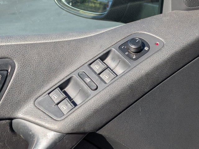 Used 2016 Volkswagen Tiguan S image 13