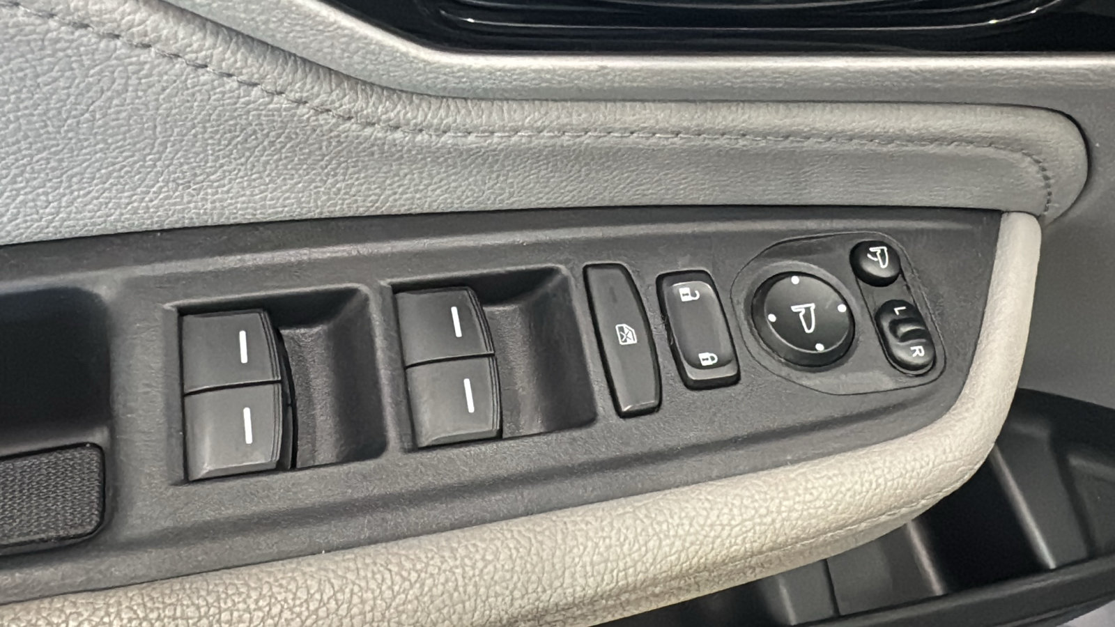 Used 2018 Honda Odyssey Elite image 23