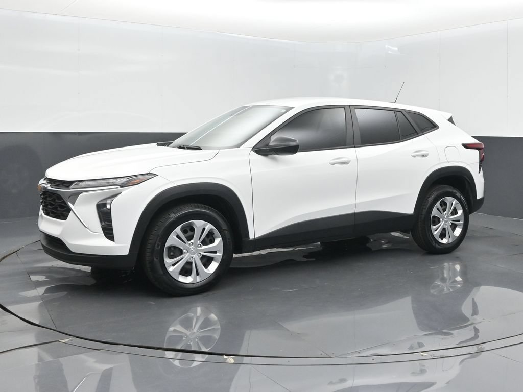 Used 2024 Chevrolet Trax LS FWD image 1
