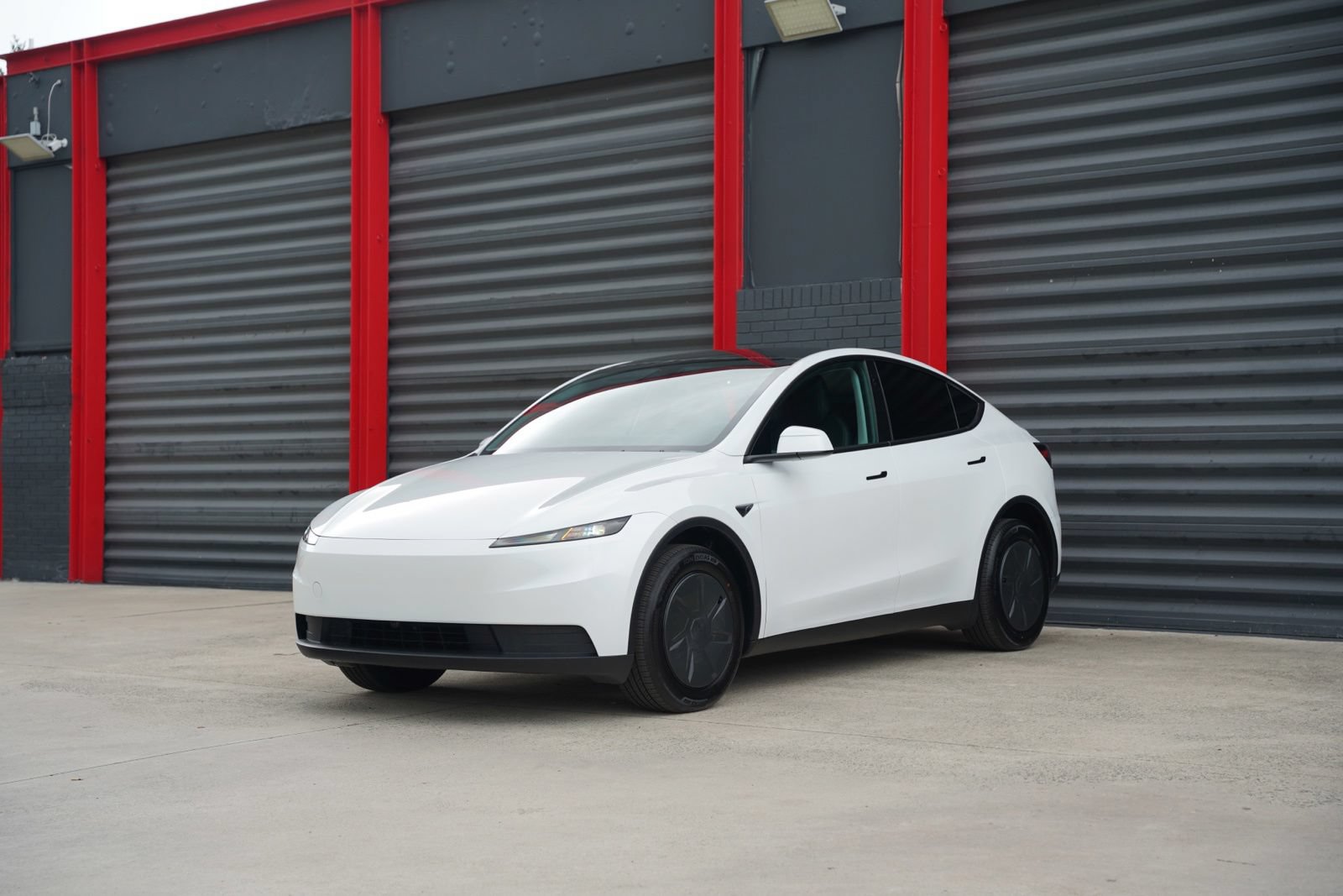 Used 2026 Tesla Model Y 2WD image 1