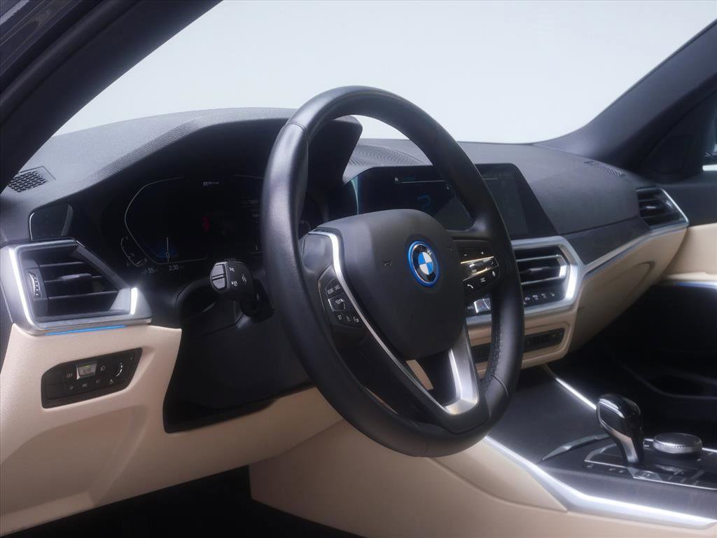 Used 2022 BMW 330e xDrive w/ Convenience Package AWD/4WD image 23