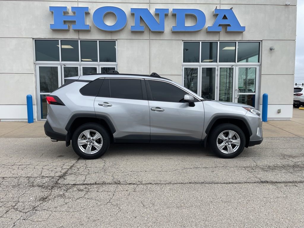 Used 2020 Toyota RAV4 XLE w/ Convenience Package image 4