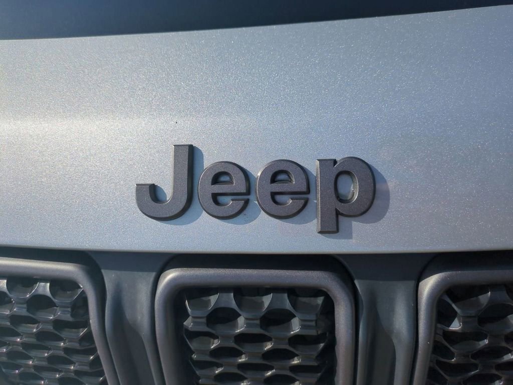 Used 2023 Jeep Compass Trailhawk image 9