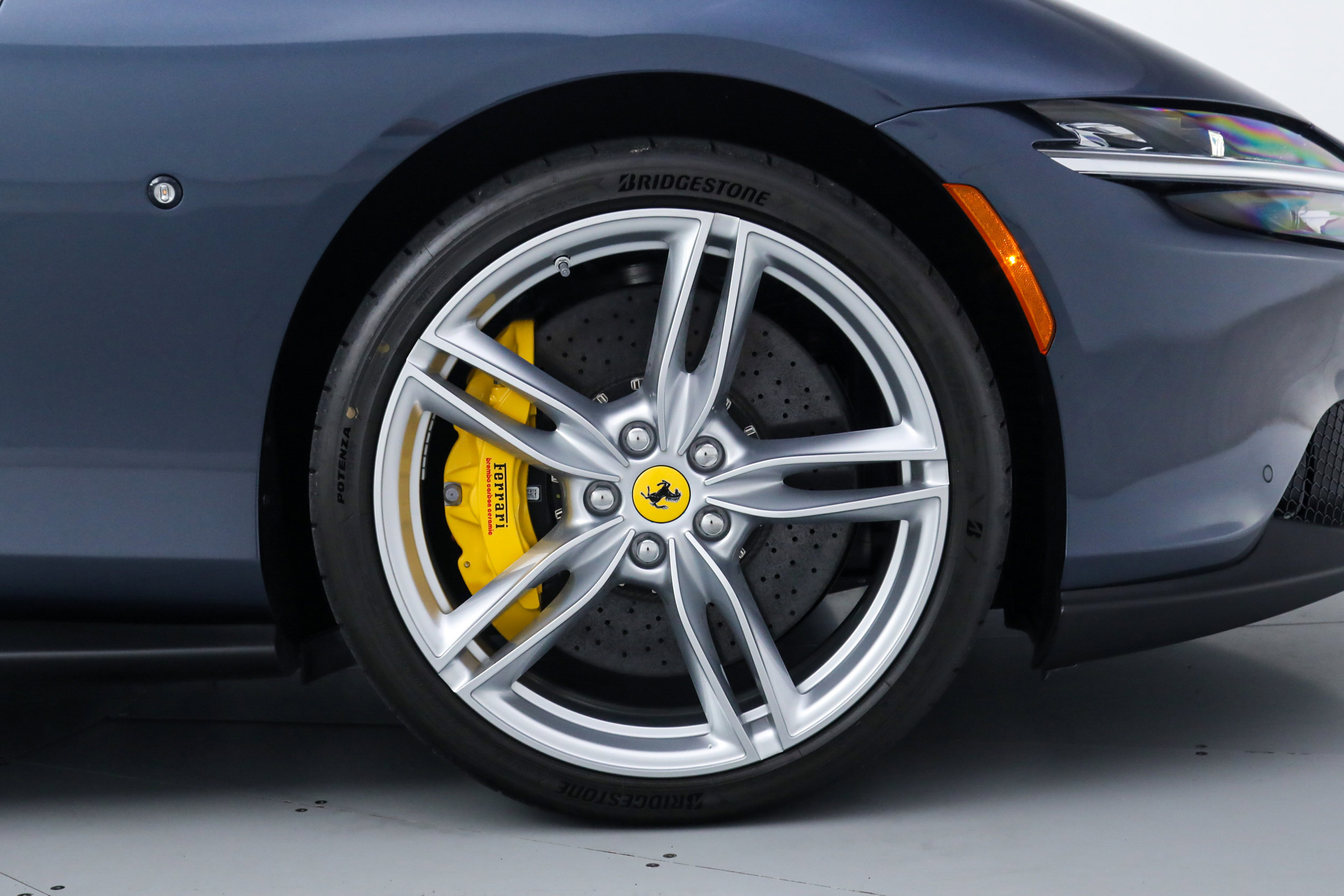 Certified 2025 Ferrari Roma Spider RWD image 40