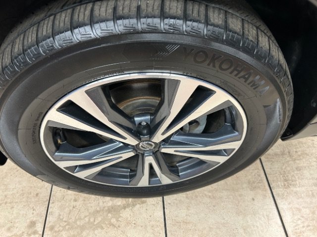 Used 2019 Nissan Rogue SV w/ Premium Package FWD image 18