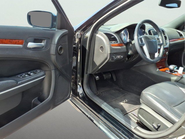 Used 2013 Chrysler 300 AWD w/ Driver Convenience Group image 15