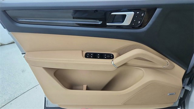 Used 2022 Porsche Cayenne image 34