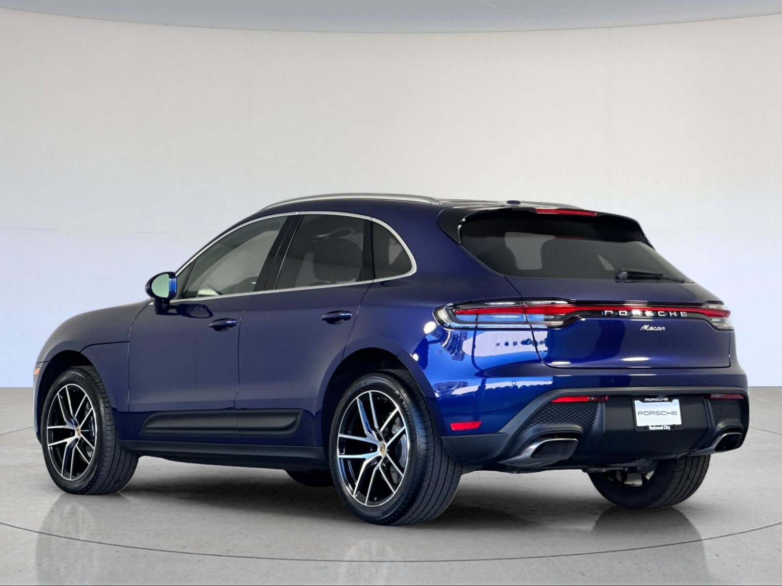 Certified 2026 Porsche Macan AWD/4WD image 3