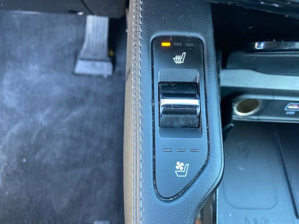 Used 2024 Kia Telluride EX w/ EX Captain's Chair Package image 15