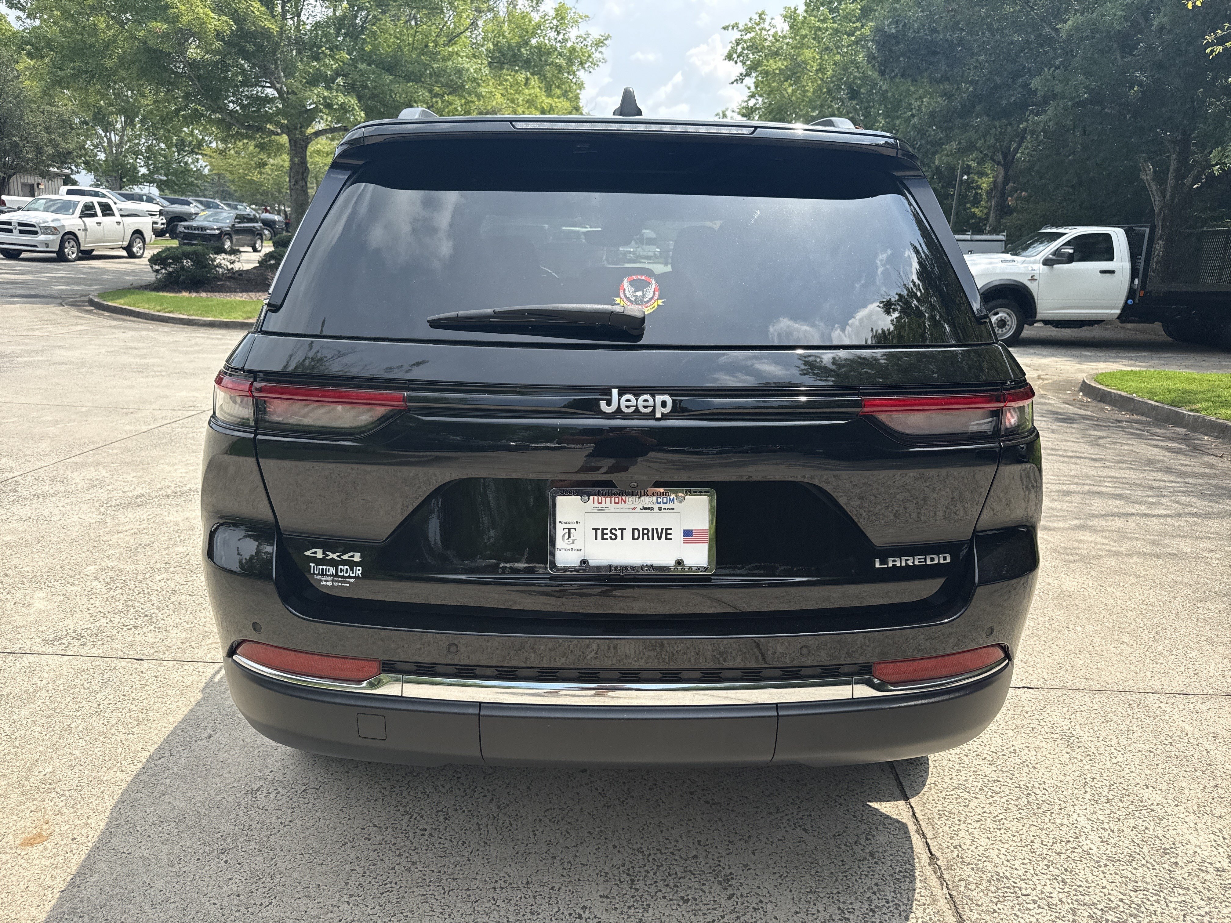 Used 2024 Jeep Grand Cherokee Laredo X AWD/4WD image 6