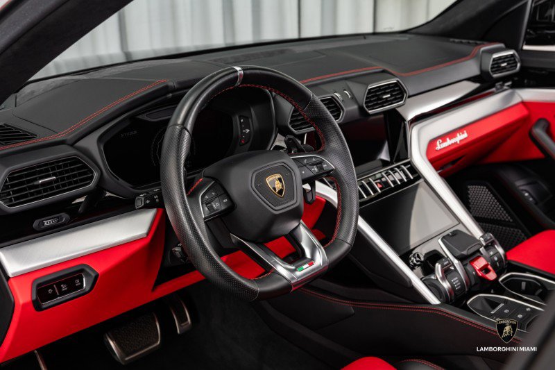 Used 2021 Lamborghini Urus image 24