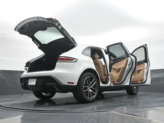 Certified 2023 Porsche Macan image 27