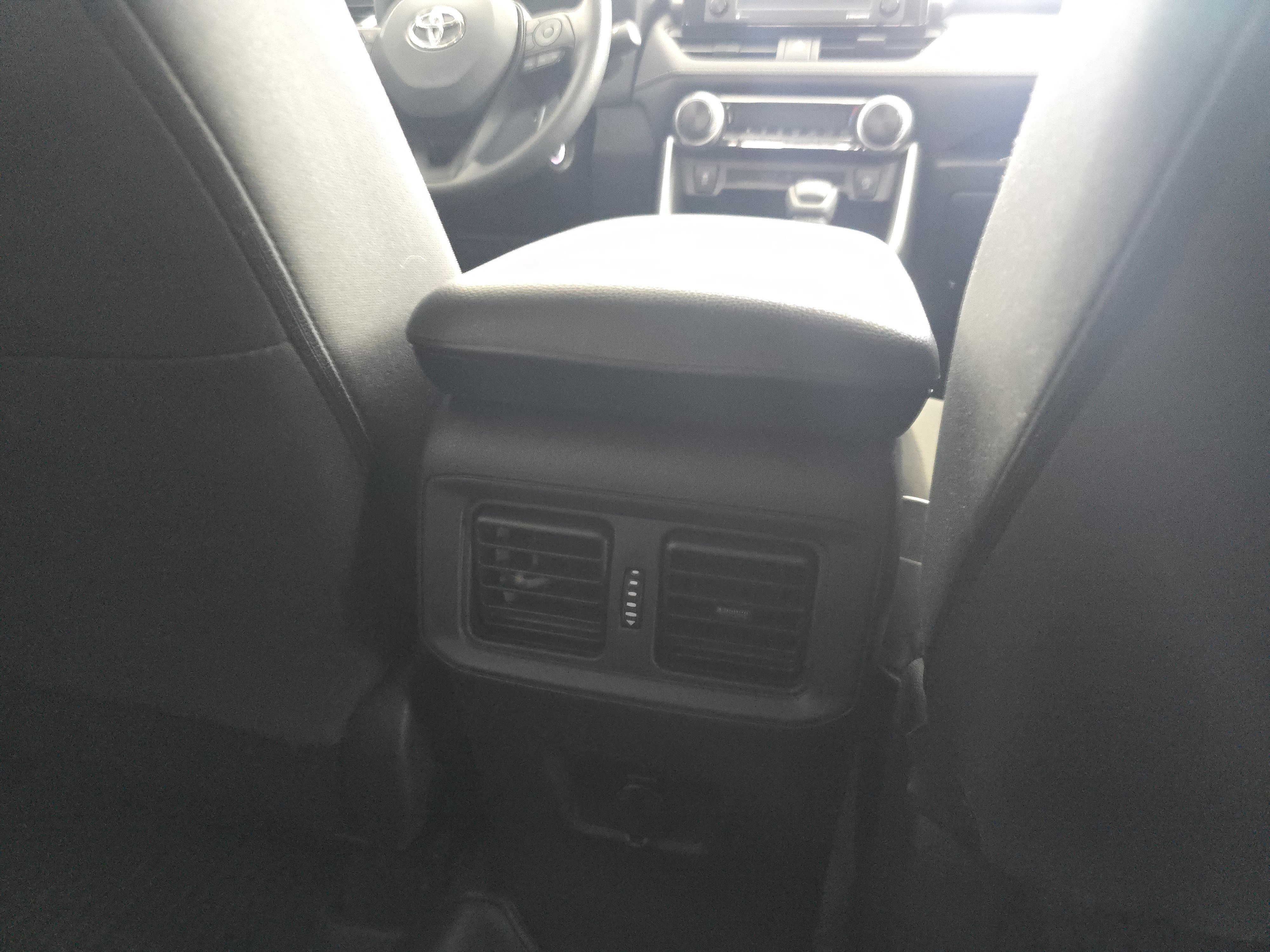 Used 2022 Toyota RAV4 LE image 27