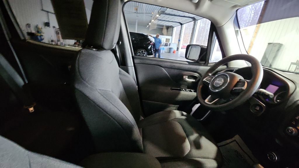 Used 2020 Jeep Renegade Sport w/ Sport Appearance Group image 13