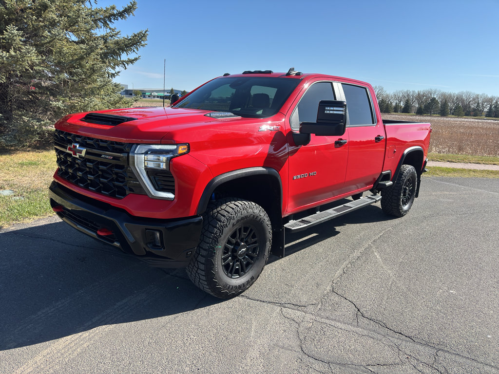 Used 2024 Chevrolet Silverado 2500 ZR2 w/ Technology Package AWD/4WD image 2