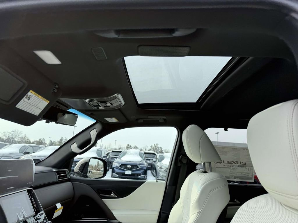 Used 2026 Lexus LX 600 4WD w/ Luxury Package image 16