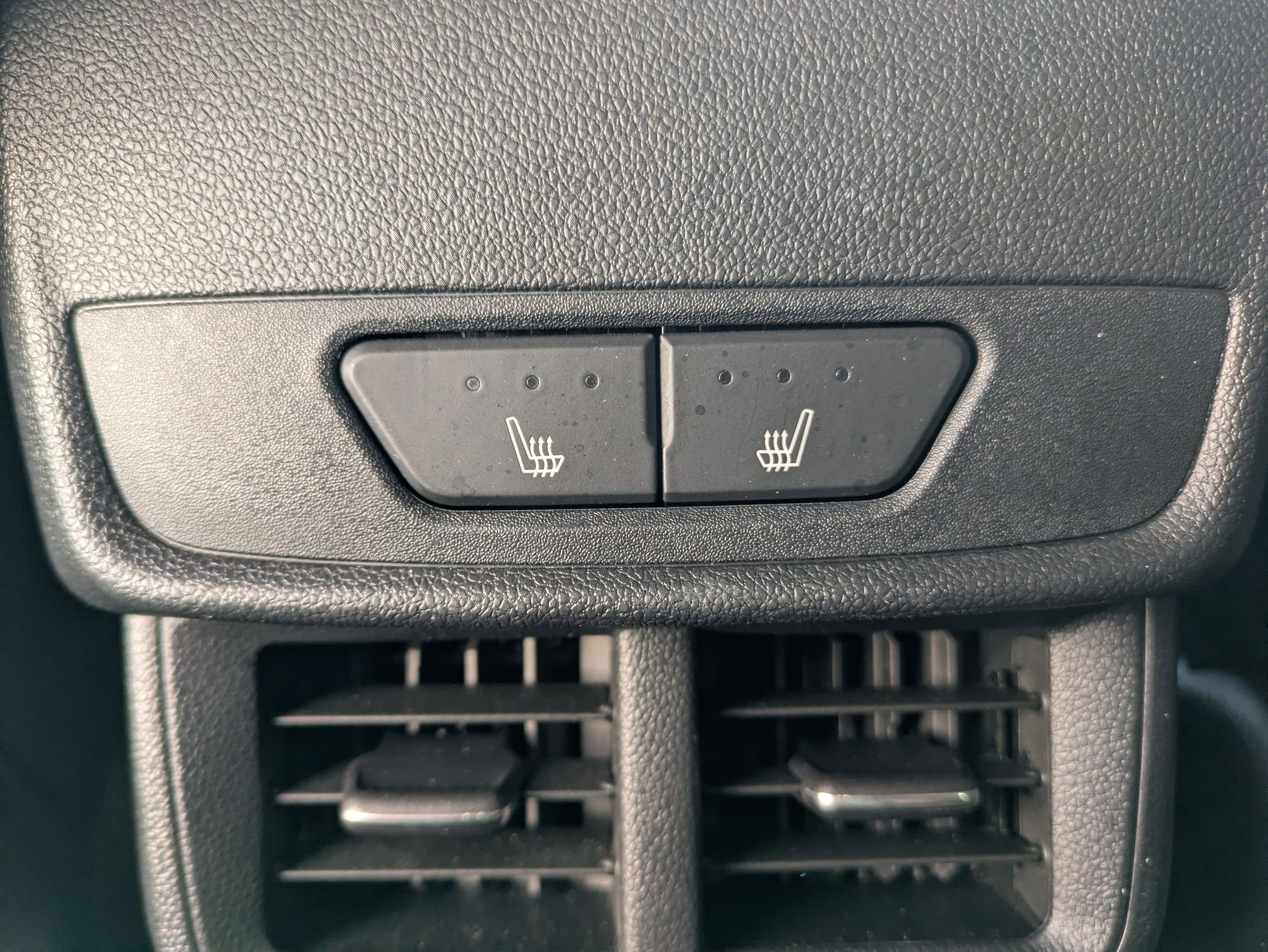 Used 2025 Chevrolet Equinox ACTIV w/ Safety and Technology Package image 24