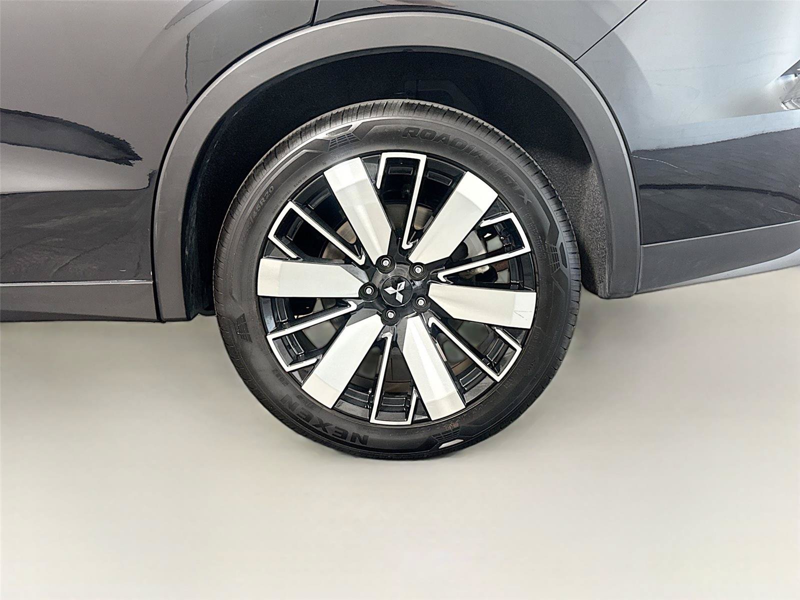 Used 2025 Mitsubishi Outlander SE FWD image 30