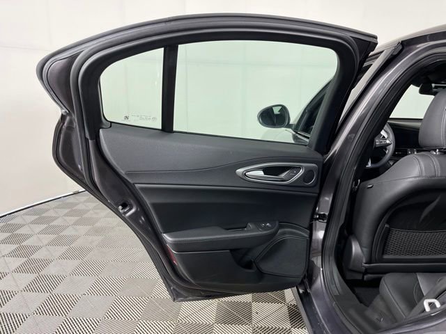 Used 2025 Alfa Romeo Giulia AWD w/ Veloce Package AWD image 40