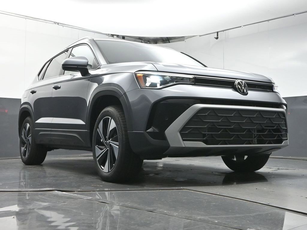 New 2025 Volkswagen Taos SE image 34