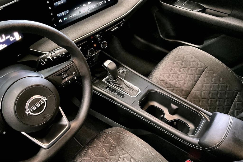 Certified 2025 Nissan Kicks SV image 17