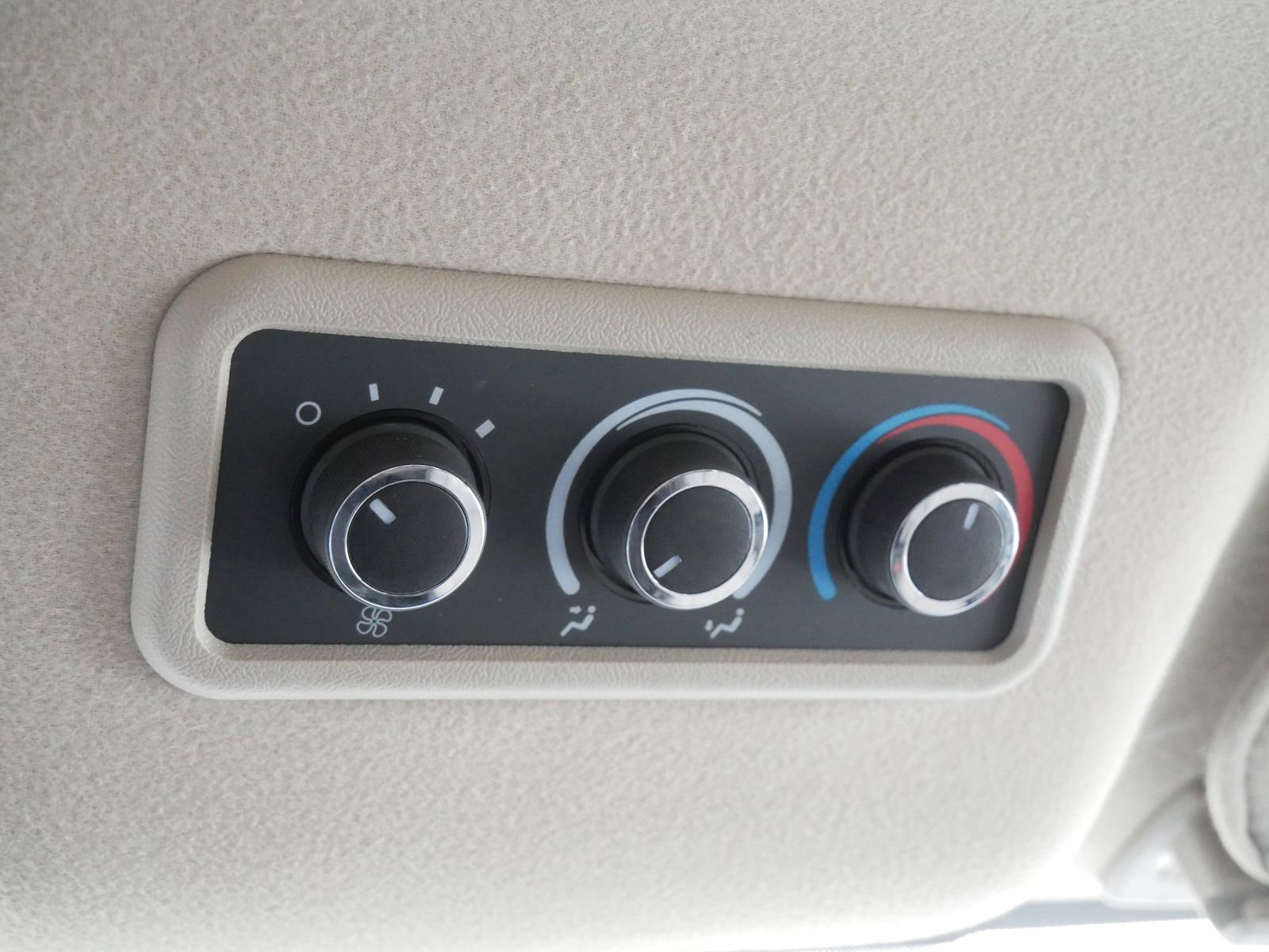 Used 2025 GMC Savana 3500 LT w/ LT Preferred Equipment Group image 28
