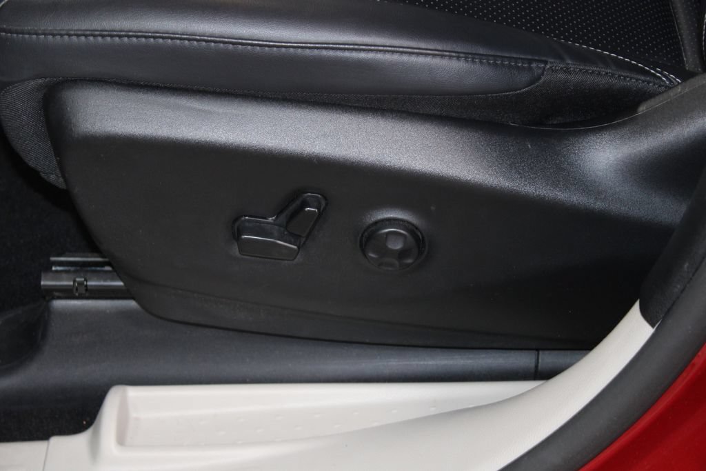 Used 2024 Chrysler Pacifica Touring-L FWD image 16