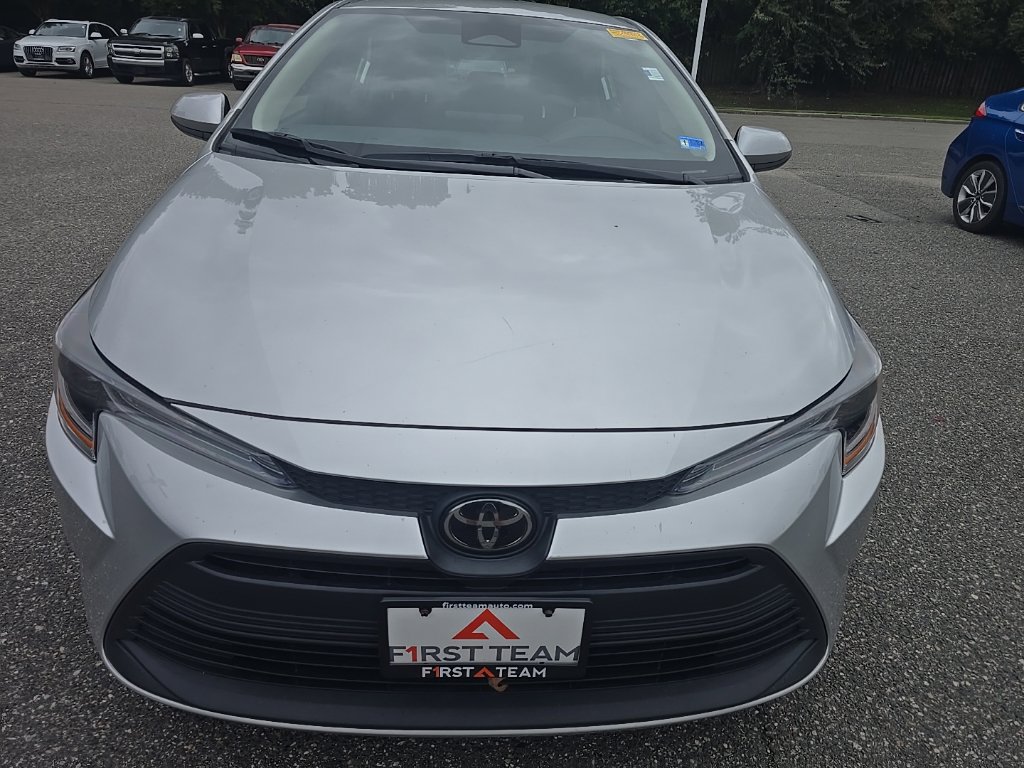 Used 2025 Toyota Corolla LE FWD image 2