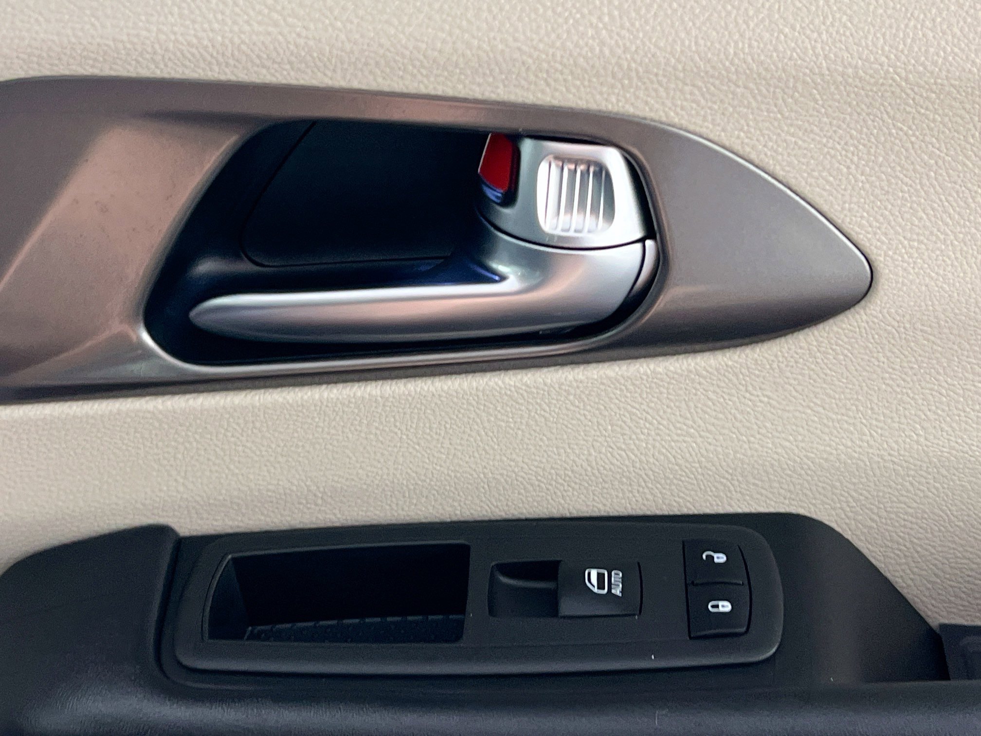Used 2023 Chrysler Pacifica Touring-L FWD image 32
